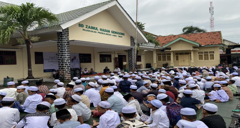 MENELADANI AKHLAK RASULULLAH SAW MELALUI PERINGATAN ISRA’ MI’RAJ DI SD ZAINUL HASAN GENGGONG